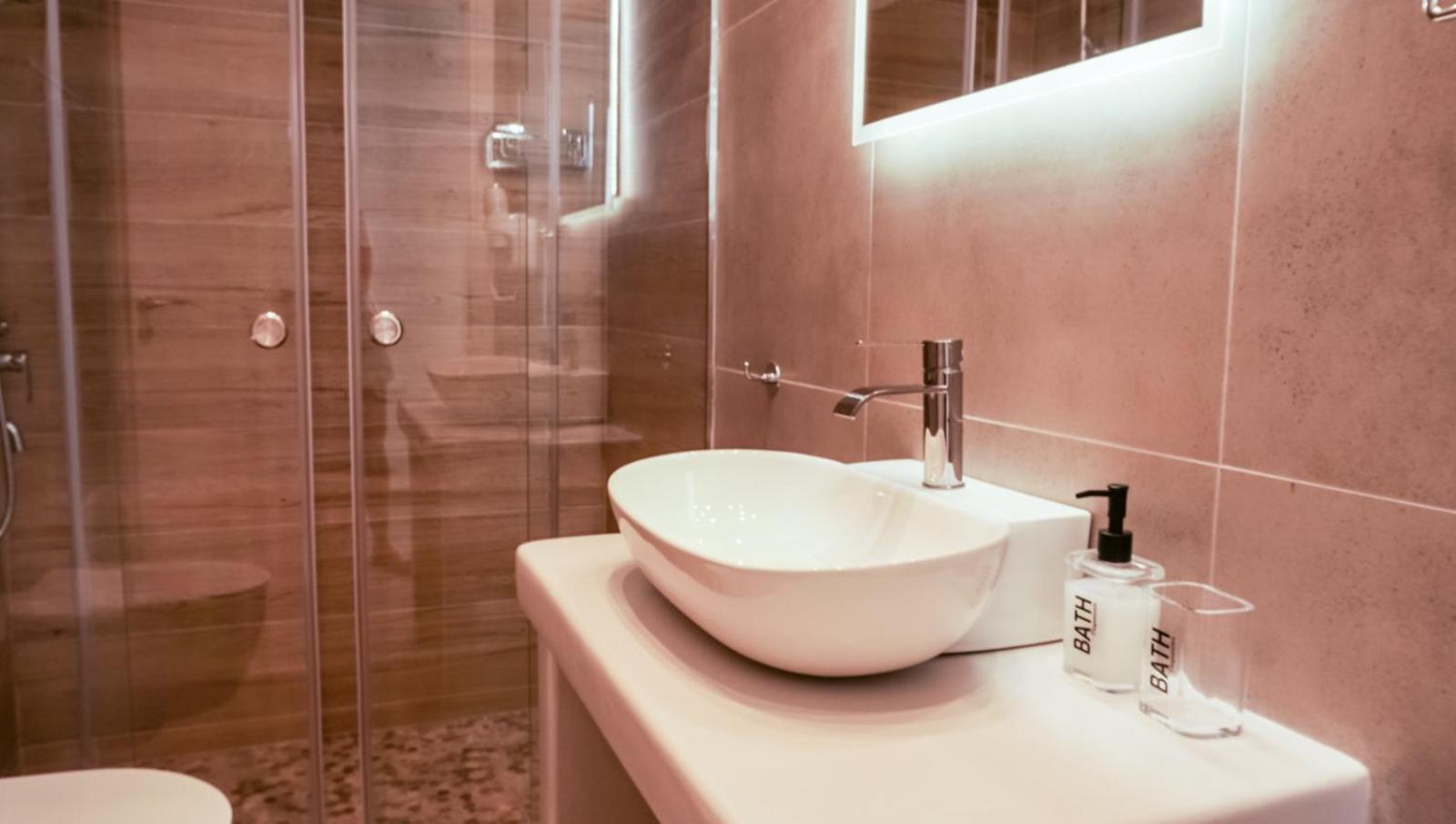 Οtto Apts Loutrá Exteriör bild